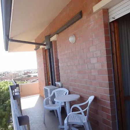 מלון דירות Residence Holiday בלריה-איגאה מרינה